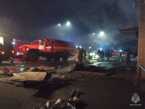 В Северной Осетии пожарные четыре часа тушили пожар в ТЦ «Башни»
