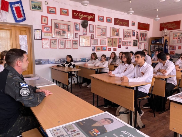 В Ставрополе школьники встретились с преподавателем ЦВП им. Никиты Гусева