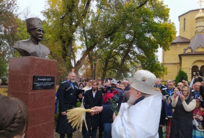 На Ставрополье торжественно открыли бюста казачьего генерала В.П. Бондарева