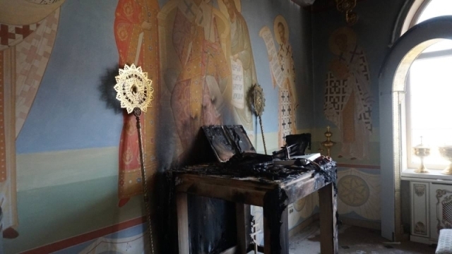 <i>Храм в Дербенте после нападения террористов  23 июня</i>