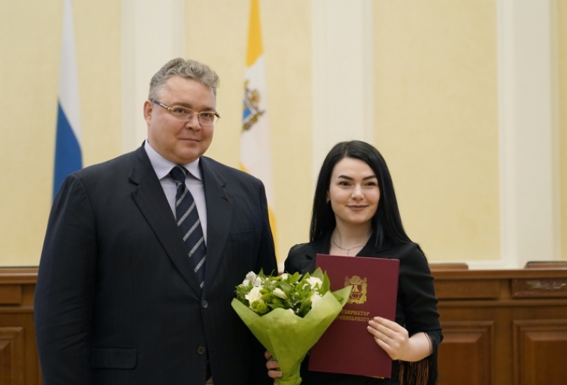 Лучшим волонтерам вручили почетные знаки «Доброволец (волонтер) Ставропольского края», другие награды