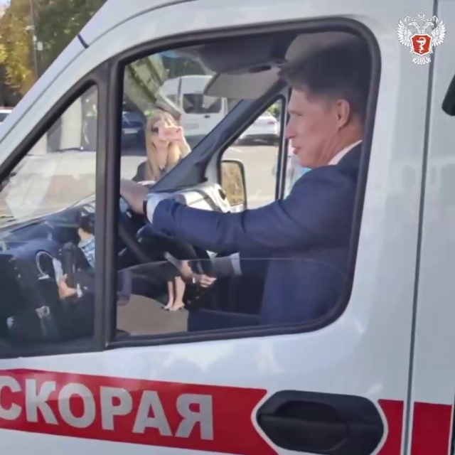 <i>Глава Минздрава РФ опробовал новую машину скорой помощи в КБР</i>