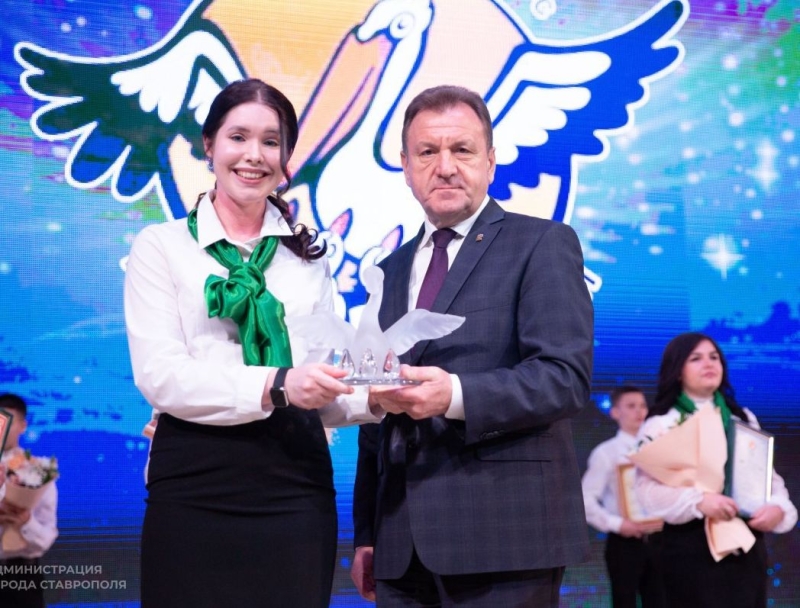Иван Ульянченко вручил призы лучшим учителям и воспитателям Ставрополя