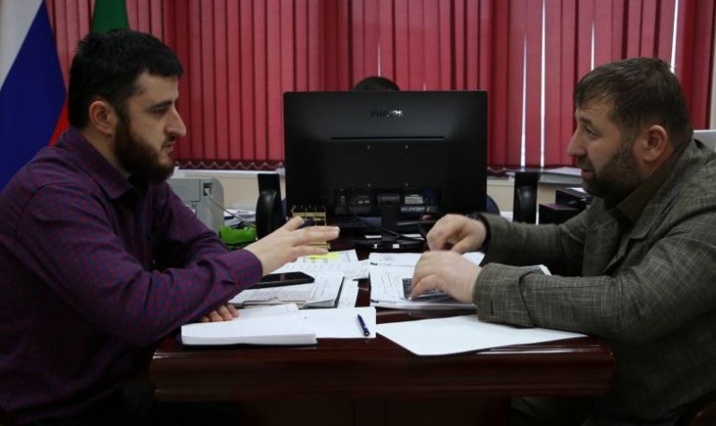 В Чечне депутат «ЕР» помог оплатить малоимущим женщинам долги за ЖКХ