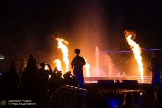 Сезон фонтанов в Ставрополе начался со светомузыкального шоу на Владимирской площади