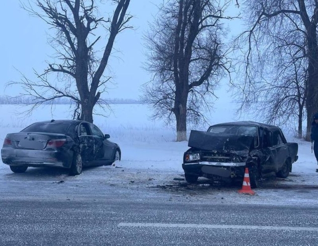 <i>В Грачевском округе в лобовом ДТП погиб водитель «семёрки»</i>