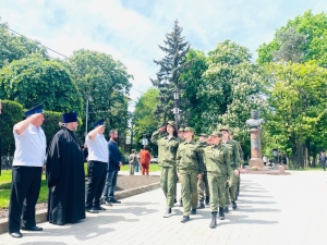 Ставропольские казачата прошли «кадетским маршем» по бульвару генерала Ермолова