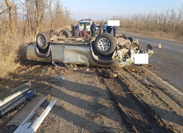 <i>В Арзгире при кувырке Mazda погиб водитель, два человека пострадали</i>