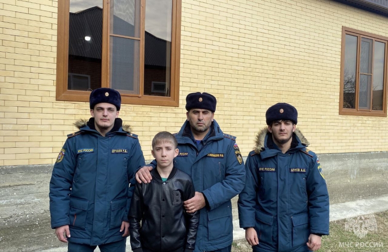 В Чечне 12-летний мальчик помог спасти девочку из выгребной ямы