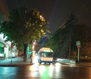 В Черкесске водитель троллейбуса избил молотком не уступившего ему дорогу