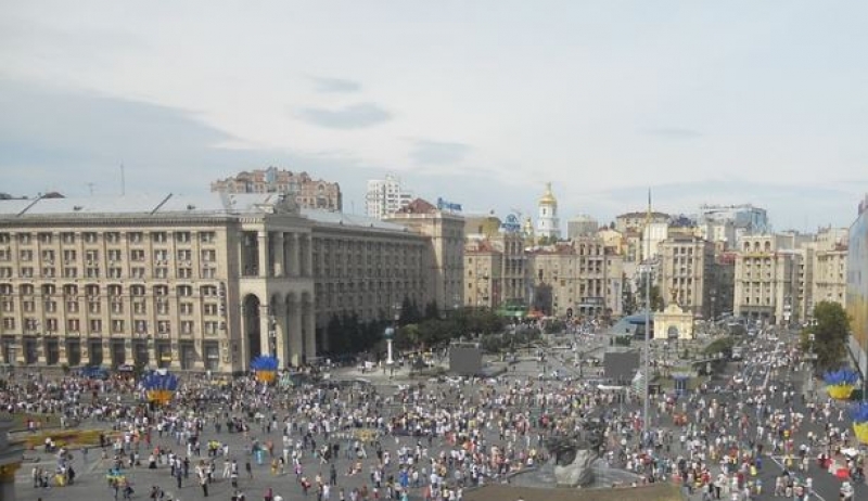 На Майдане стояли "дети"...