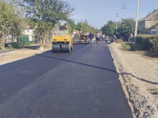 В ставропольском селе Бурлацком начался ремонт дороги на улице Ленина