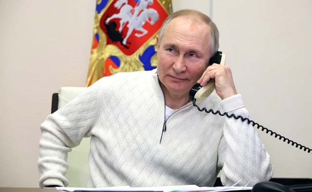 <i>Президент России позвонил 7-летнему ставропольцу Давиду Шмелёву. Видео</i>