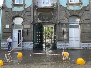 В Ставрополе на улице Дзержинского обрушился балкон исторического здания