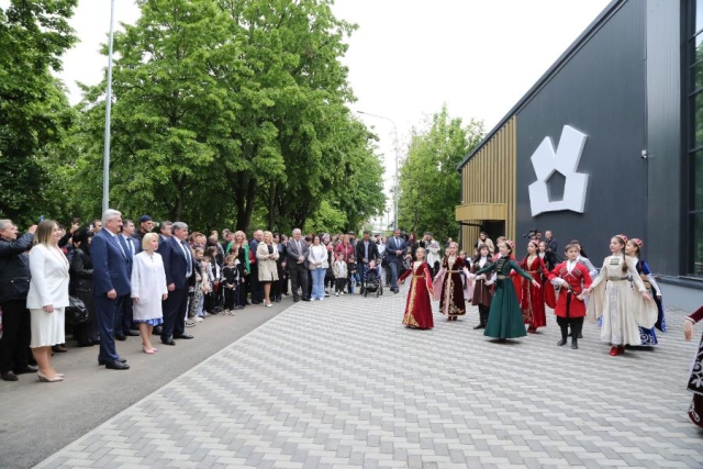 <i>В Нальчике открыли Центр культурного развития в форме цветка</i>