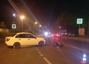 В ночном ДТП в Ставрополе 20-летний мотоциклист получил перелом ноги