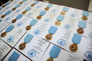 Студентам СКФУ вручили медали за участие в Параде Победы