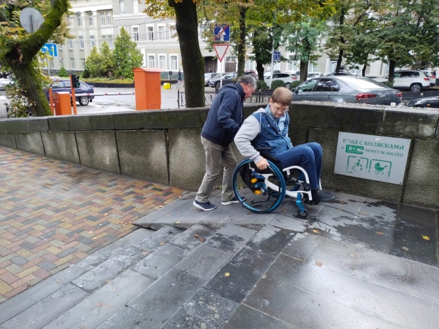 <i>В Ставрополе улицы обследовали на тему доступности маломобильным горожанам</i>
