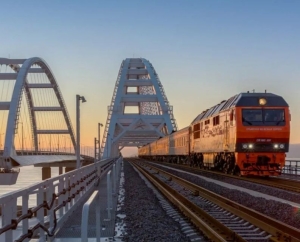 Поезд &quot;Симферополь-Кисловодск&quot; отправился по расписанию и уже пересёк Керченский мост