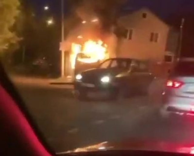 <i>В Ставрополе пожарные потушили автобус в районе Нижнего рынка</i>