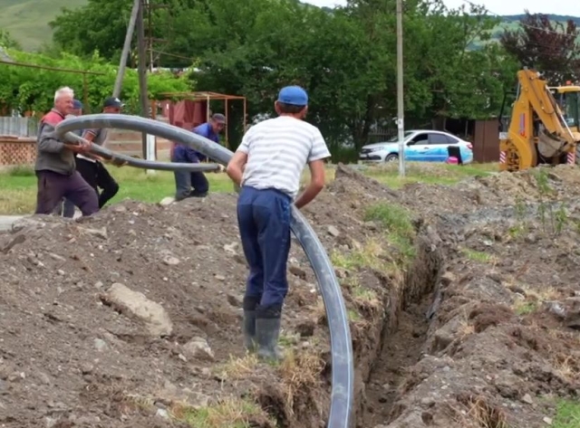 <i>В Северной Осетии продолжается капремонт водовода в селе Радзога</i>