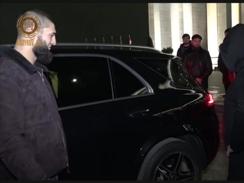 Рамзан Кадыров устроил торжественный прием бойцу ММА Хамзату Чимаеву