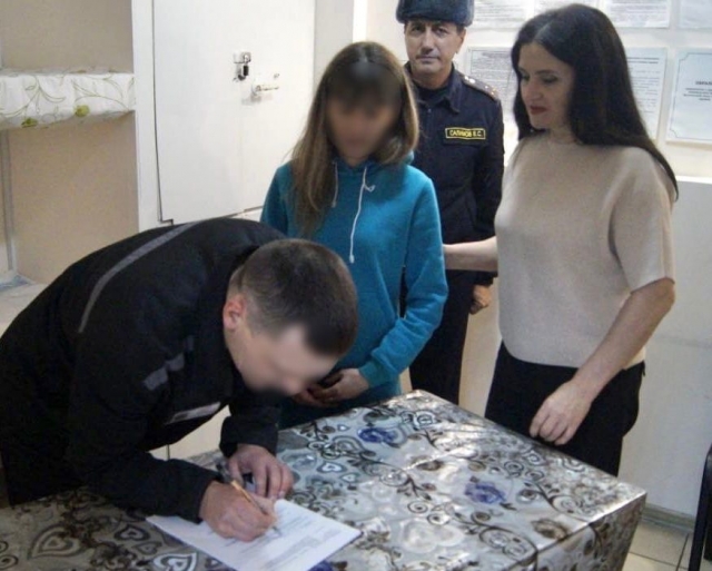 <i>На Ставрополье сотрудники ЗАГСа зарегистрировали в колонии сотую свадьбу</i>