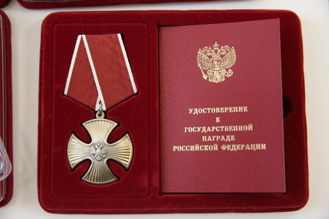 <i>Глава КБР передал 14 орденов Мужества родственникам погибших на Украине военных</i>