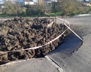 Коммунальщики Невинномысска продолжают ликвидировать аварию на магистральном водоводе