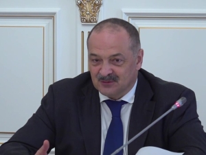 Меликов высмеял чиновников Дагестана за провинциализм при использовании англицизмов