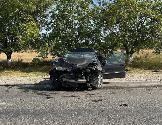 <i>В Александровском округе Ставрополья в ДТП с двумя Mercedes погиб 24-летний пассажир</i>