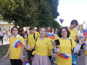 В День флага молодёжь Кисловодска прошла по улицам родного города