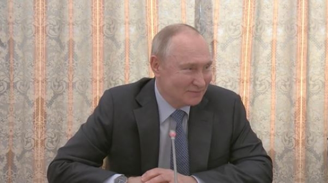 <i>Путин предсказал судьбу доставленного в Чечню поджигателя Корана Журавеля</i>