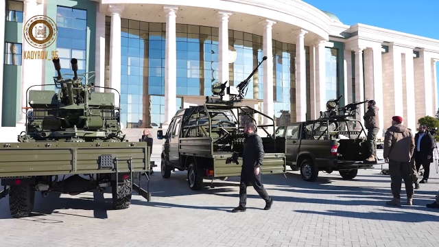 <i>В Грозном представили автомобили для военных «Джихад-машины»</i>
