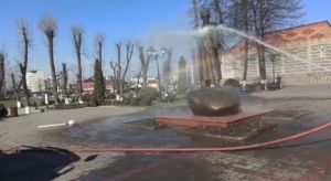 Во Владикавказе начали помывку памятников