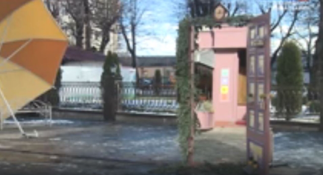 <i>В Нальчике открыли арт-объект «Двери в зиму»</i>