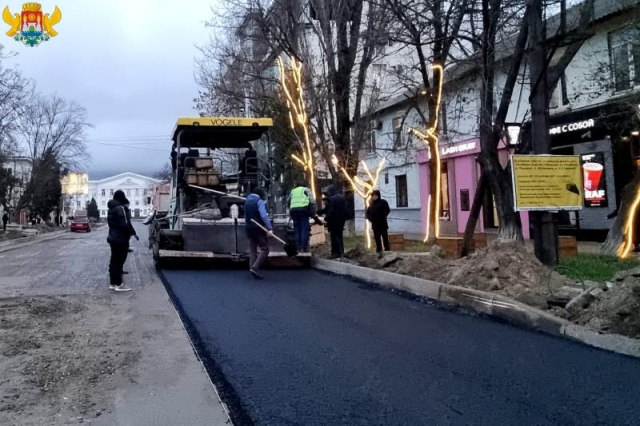 <i>В Махачкале продолжается ремонт городских дорог</i>