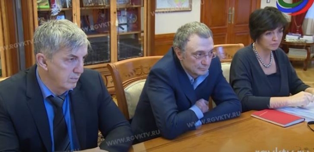 <i>Глава Дагестана поздравил сенатора и мецентата Керимова</i>