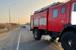На Ставрополье направлявшаяся на вызов пожарная машина столкнулась с дамой на мопеде