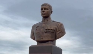 В Махачкале открыли памятник майору Алексею Суханову