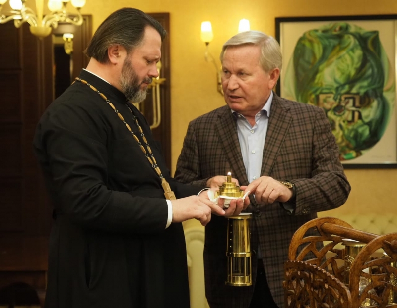 Сенатор Михаил Афанасов традиционно возглавляет группу паломников