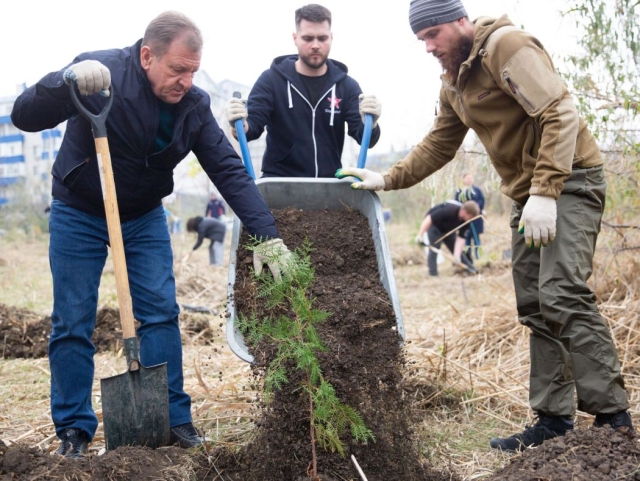 <i>&quot;Горзеленстрой&quot; в 2023 году в Ставрополе высадил 5,5 тысячи деревьев и 750 тысяч цветов</i>