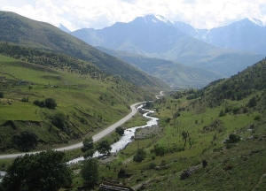 В Северной Осетии продолжаются поиски упавшей в реку девушки