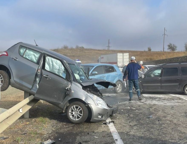 <i>На подъезде к Ставрополю в ДТП с четырьмя машинами два человека получили травмы</i>