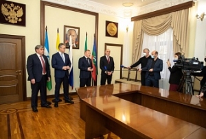Главы Карачаево-Черкесии, Адыгеи, Кабардино-Балкарии и Ставрополья подписали соглашение о взаимодействии между регионами