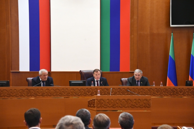 <i>Парламент Дагестана утвердил бюджет</i>
