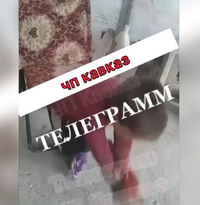 <i>В Чечне бабушка снимала свои издевательства над внуком на видео</i>
