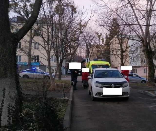 <i>Во дворе многоэтажки Ставрополя водитель сбил двух пожилых женщин</i>