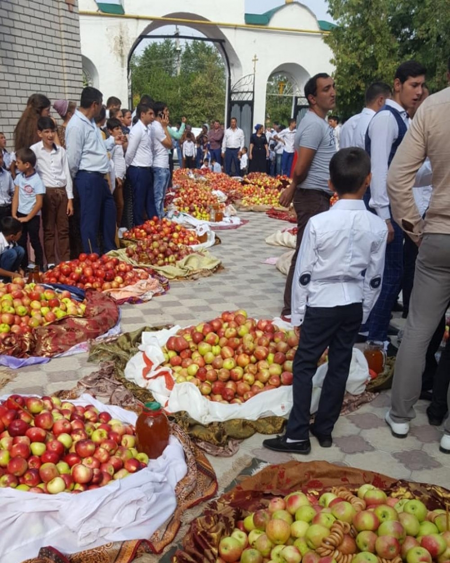 Цыгане Ставрополья широко празднуют яблочный Спас