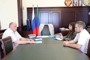 «Народный мэр» Махачкалы обсудил с премьером Дагестана будущее аула Гамсутль